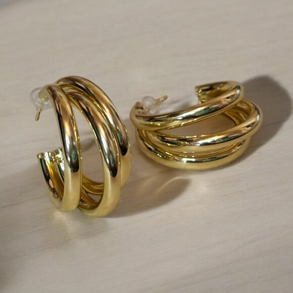 Chunky Lightweight Hoop Earrings - Picture 3 of 8